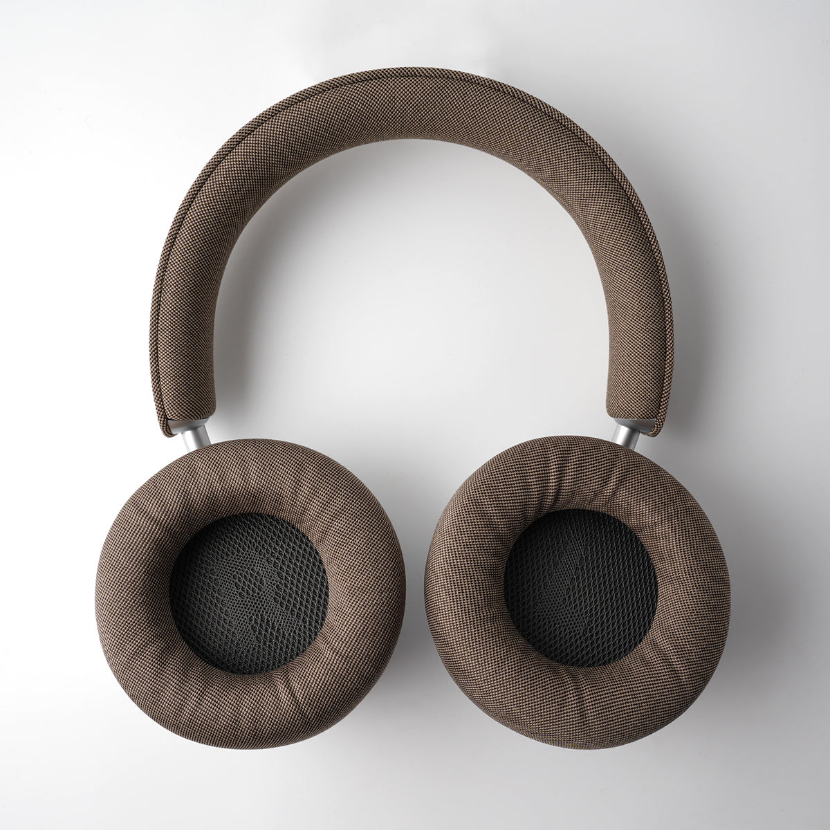 Satin Aluminum TH1 Closed-Back Audiophile Headphones with Vacuum Tube Preamp Bundle — 3.5mm cable included